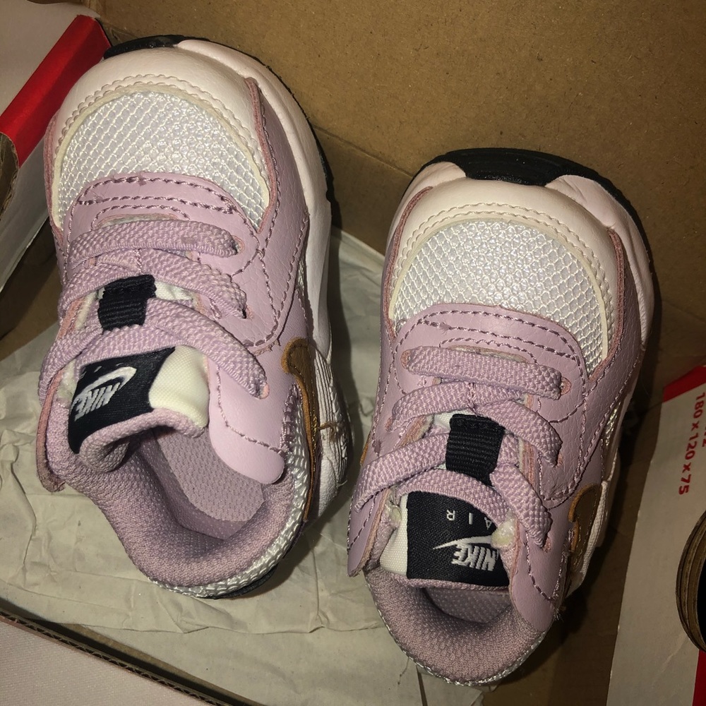 Baby Girl Nike Shoes - Picture 3 of 4